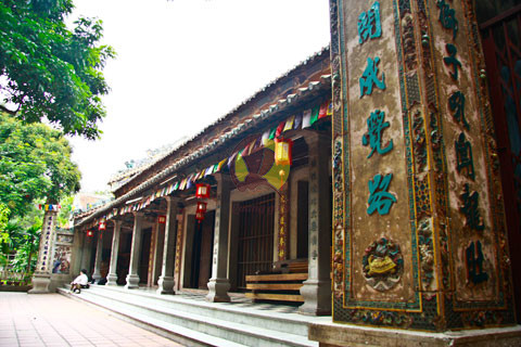 Chùa gốm sứ độc nhất Hà Thành