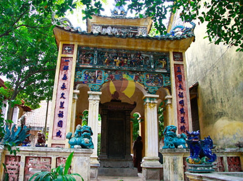 Chùa gốm sứ độc nhất Hà Thành