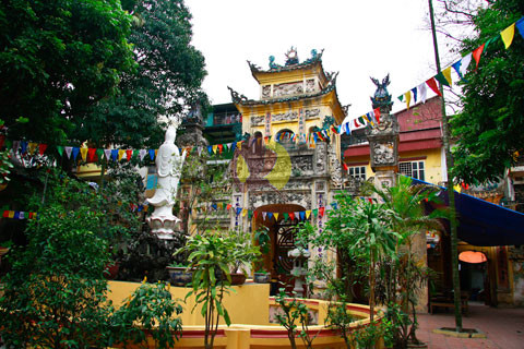 Chùa gốm sứ độc nhất Hà Thành