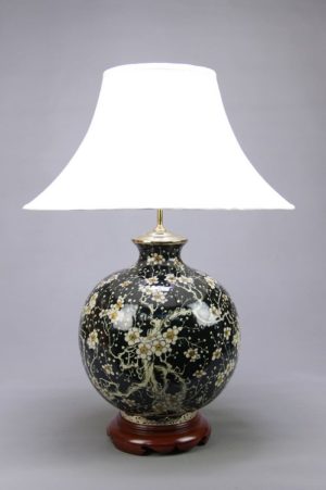 Đèn hút tài lộc vẽ lão mai men bóng